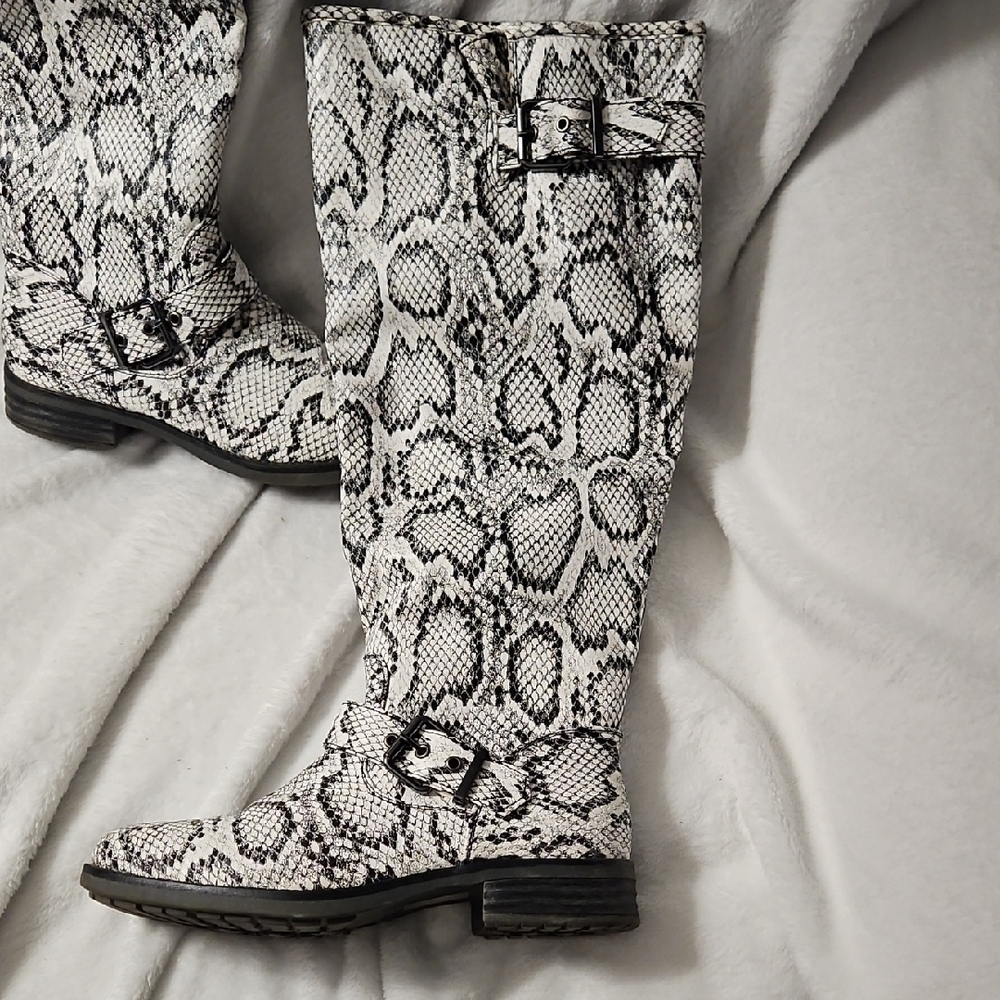 Source Unknown Snake Print Combat Boots - Black and Gray - Picture 2 of 10